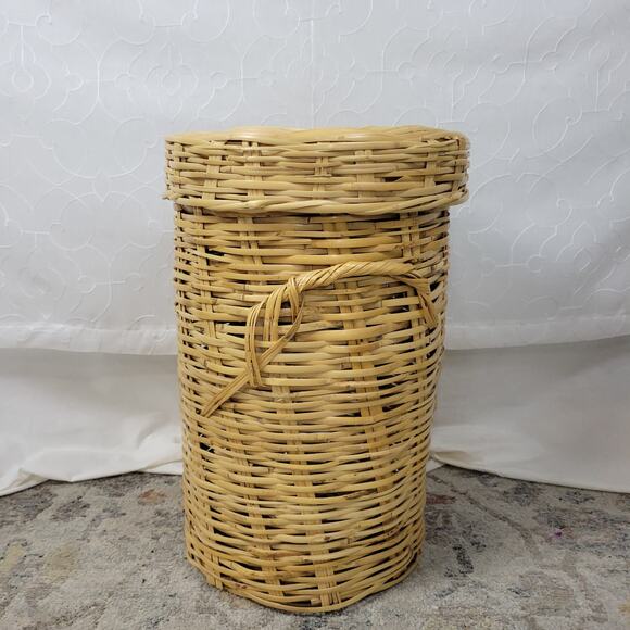 Vintage Handwoven Round Bamboo Wicker Hamper 20x14 Natural Toned Basket with Lid - Picture 2 of 15